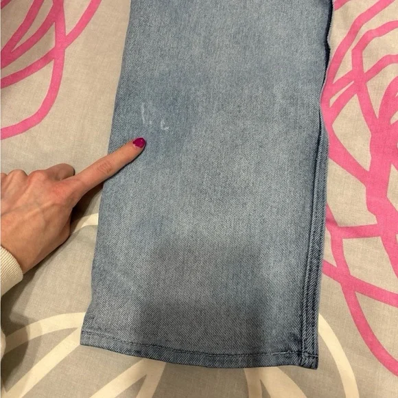 Hollister Ultra High-Rise Two-Tone Straight Leg Jeans - Picture 8 of 8